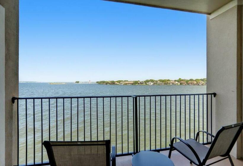 Newly Renovated Waterfront Condo With Sunset Views