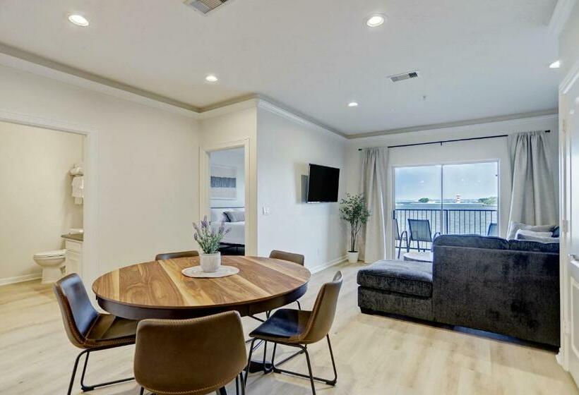 Newly Renovated Waterfront Condo With Sunset Views