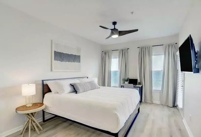 Newly Renovated Waterfront Condo With Sunset Views