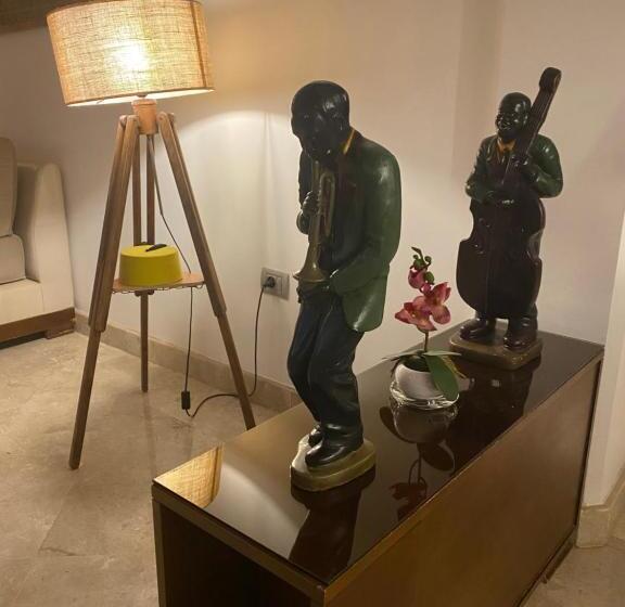 פנסיון The Bird