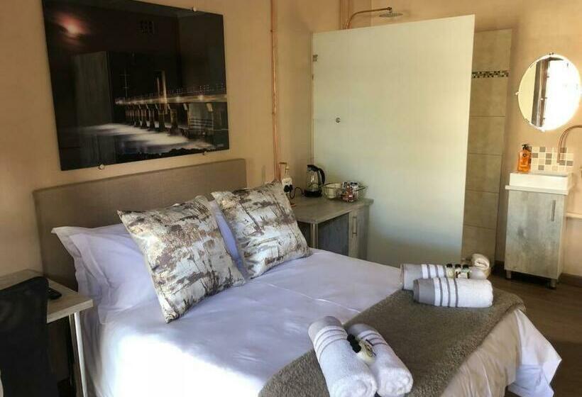 The Bachelor Private Guest Room