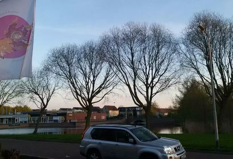 Aamiaismajoitus (B&B) Appartement Mijn Ouders Bed En Breakfast Emmeloord