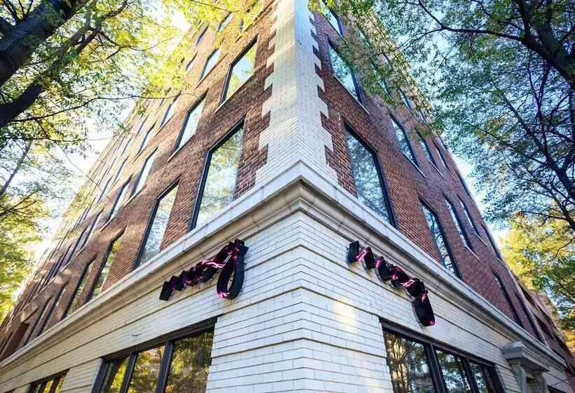 هتل Moxy Richmond Downtown