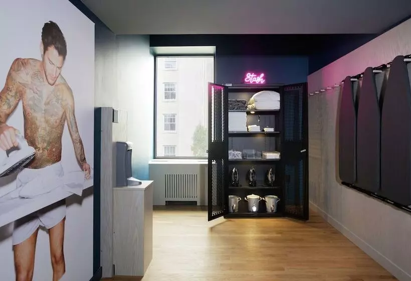 هتل Moxy Richmond Downtown