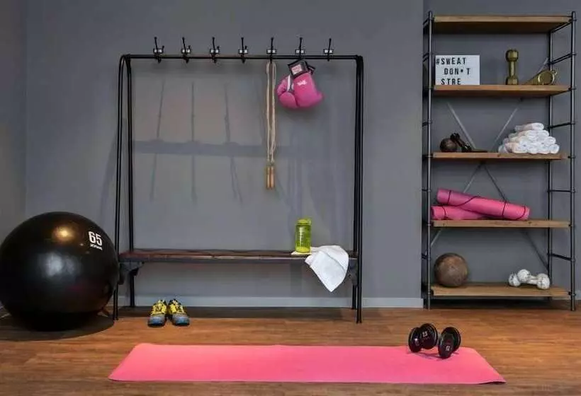 هتل Moxy Richmond Downtown