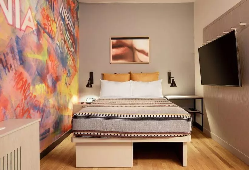 هتل Moxy Richmond Downtown