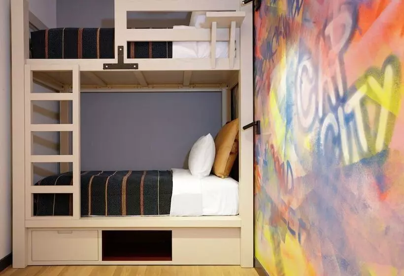 هتل Moxy Richmond Downtown