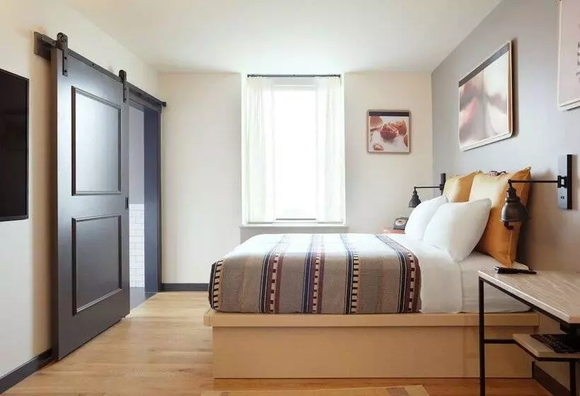 هتل Moxy Richmond Downtown