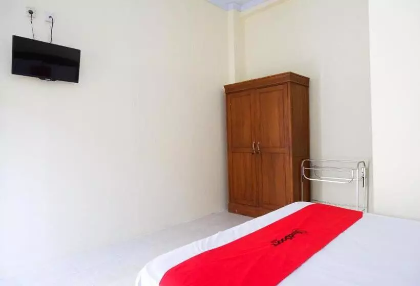ホテル Reddoorz @ Umbul Ponggok Waterpark Klaten