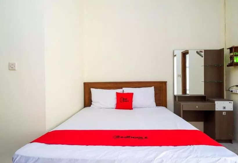 ホテル Reddoorz @ Umbul Ponggok Waterpark Klaten