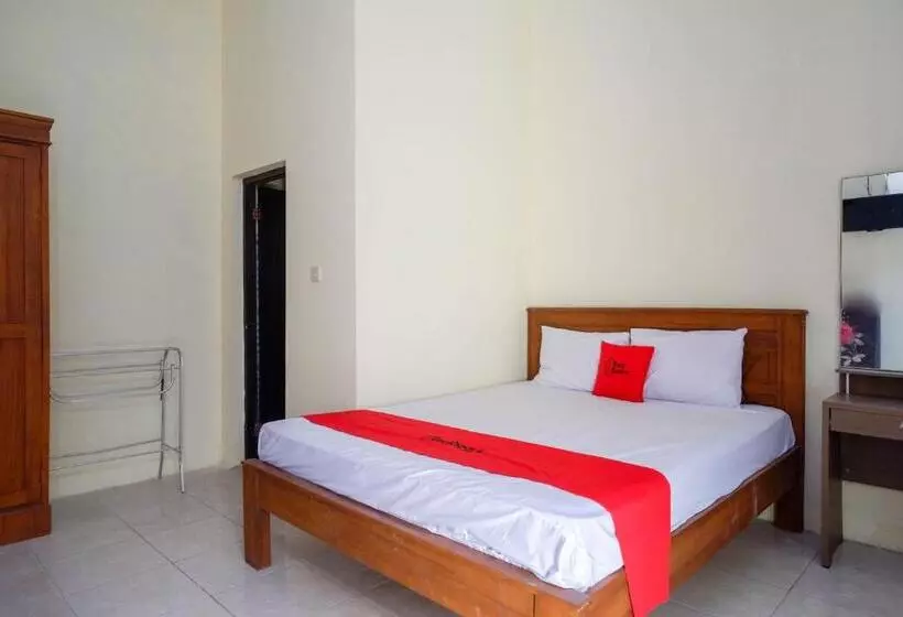 ホテル Reddoorz @ Umbul Ponggok Waterpark Klaten