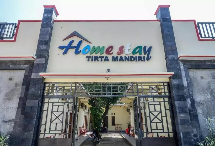 ホテル Reddoorz @ Umbul Ponggok Waterpark Klaten