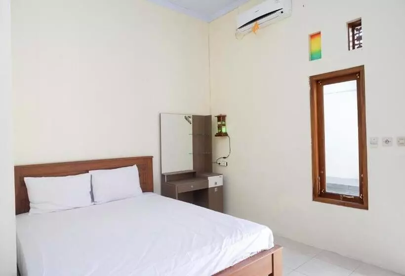 ホテル Reddoorz @ Umbul Ponggok Waterpark Klaten