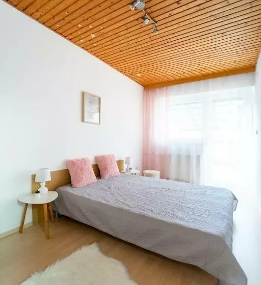 Reneček   Rekreační řadový Dům S Vyhlídkou Na Libín