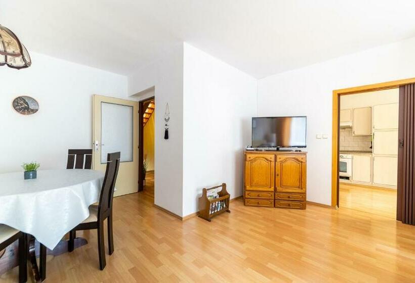 Reneček Rekreační řadový Dům S Vyhlídkou Na Libín