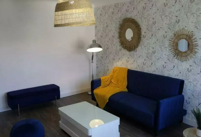 Spacieux Appartement Au Pied De La Cité Médiévale