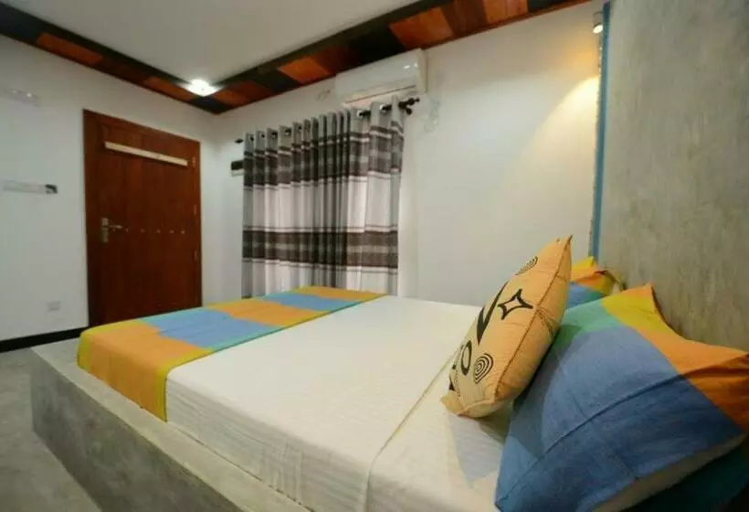 Aamiaismajoitus (B&B) Eco Chalet   Airport Transit