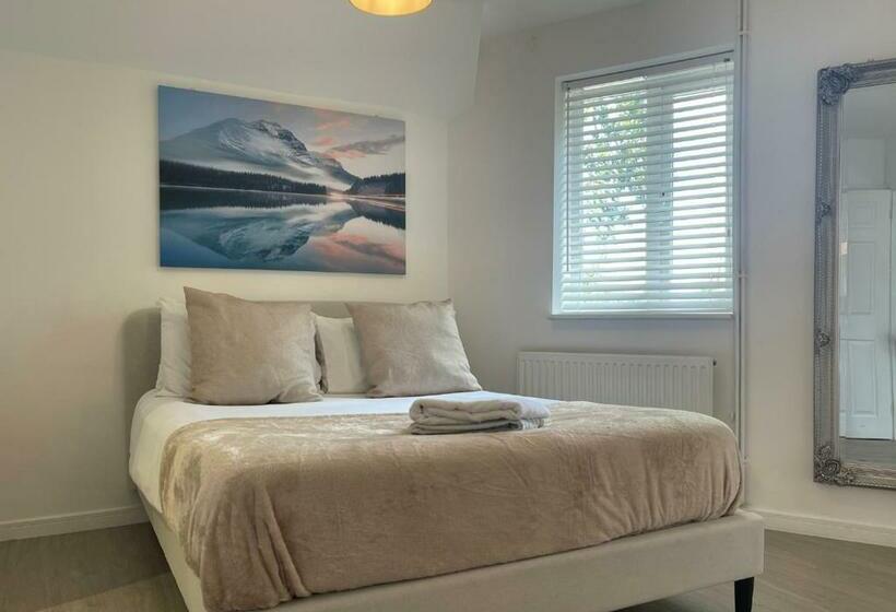 Canterbury Holiday Apartment Sleeps 6 Free Parking Wifi