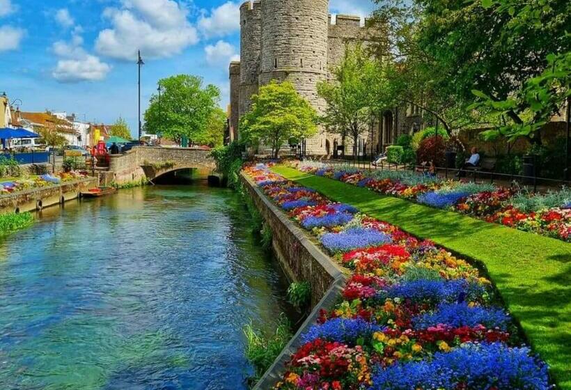 Canterbury Holiday Apartment Sleeps 6 Free Parking Wifi