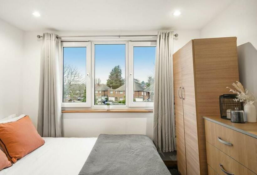 Greenford Hububb Stay