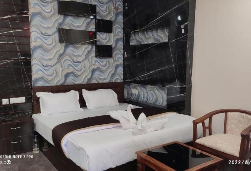 ホテル Maa International