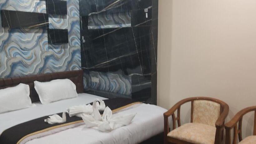 ホテル Maa International