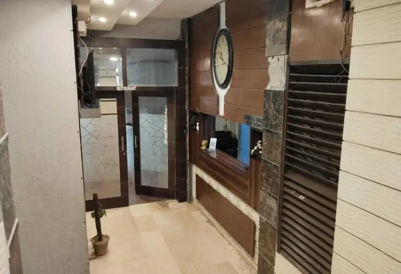 Hotelli O Vivaan Residency