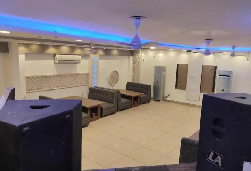 Hotelli O Vivaan Residency