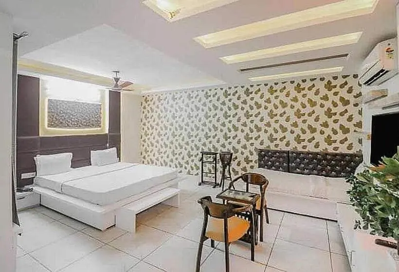 Hotelli O Vivaan Residency
