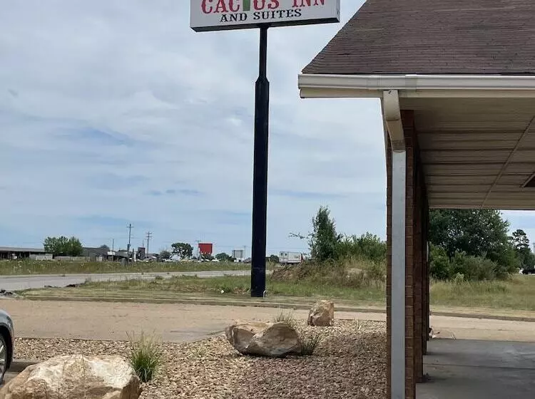 Motelli Cactus Inn & Suites