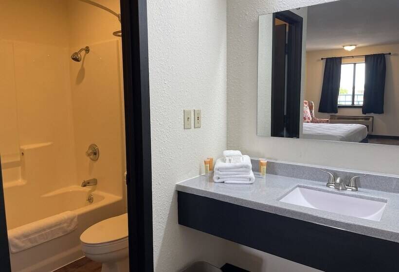 מוטל Cactus Inn & Suites