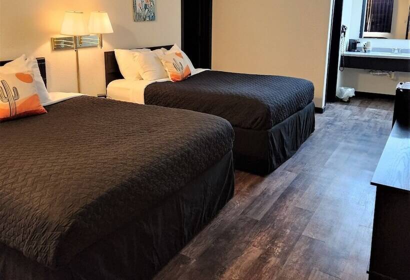 מוטל Cactus Inn & Suites