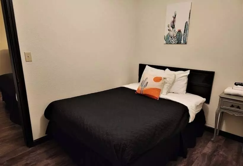 Motelli Cactus Inn & Suites