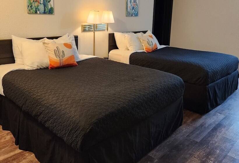 מוטל Cactus Inn & Suites