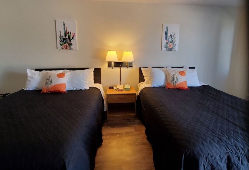מוטל Cactus Inn & Suites