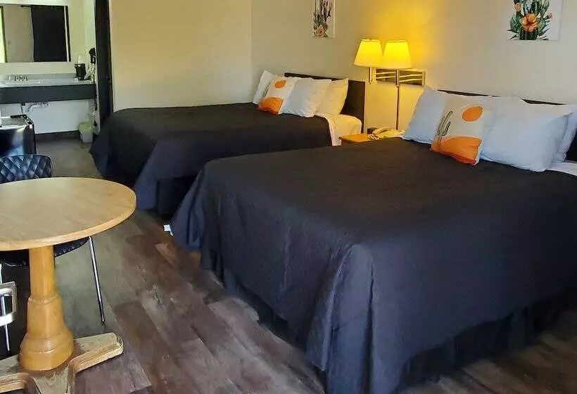 Motelli Cactus Inn & Suites
