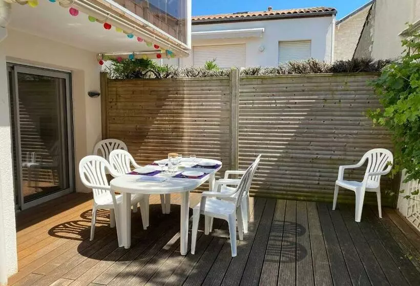 Appartement T2 Rénové Avec Terrasse à 20m De La Plage   Garage   Wifi   Classé 2 étoiles   Fr 1 539