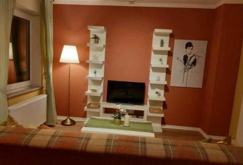 Schöne Ferienwohnung Mit Balkon Und Garten