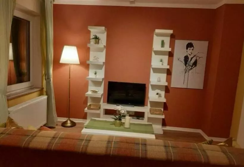 Schöne Ferienwohnung Mit Balkon Und Garten