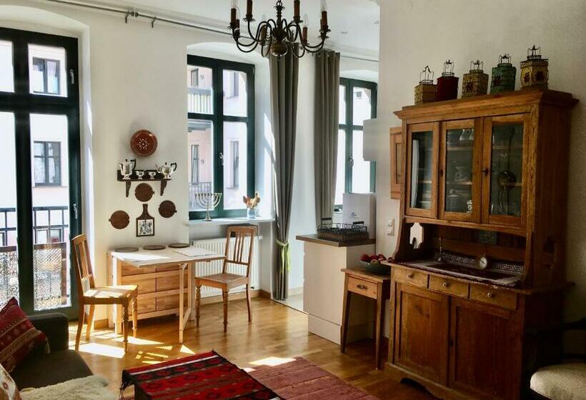 2 Zimmer Apartment Monbijou Am Hackeschen Markt