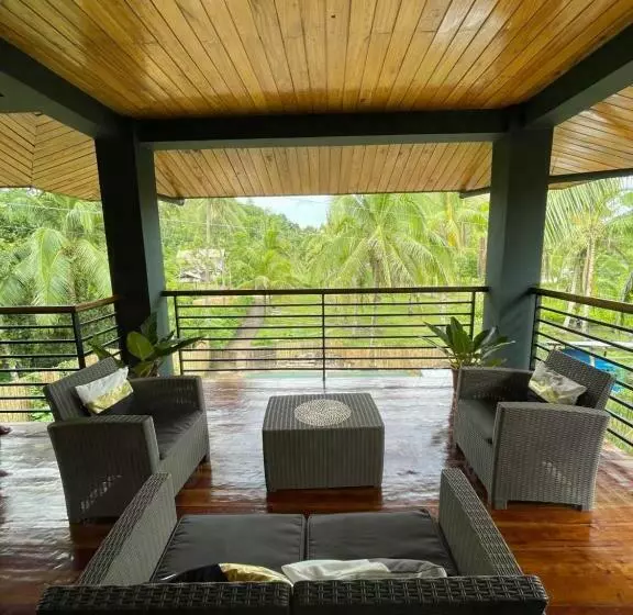 Aamiaismajoitus (B&B) Casa Aguelo Chocolate Hills