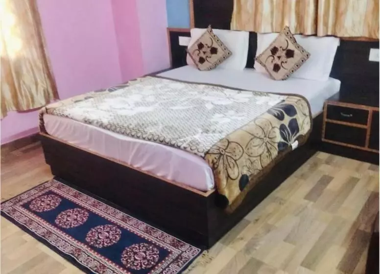 ホテル The Krishna Boho Near Mall Road