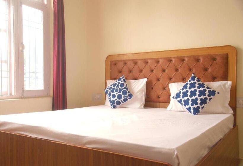 בית מלון כפרי The Krishna Boho Near Mall Road