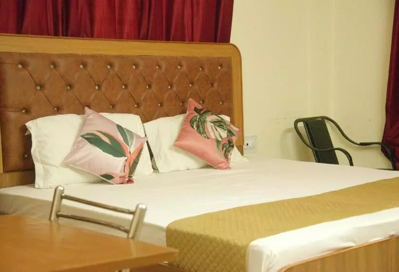 ホテル The Krishna Boho Near Mall Road