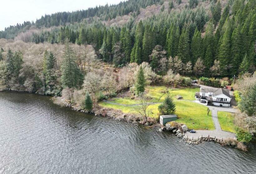 Waterside 3 Bed Cottage, Hot Tub, Sauna, Pvt Beach