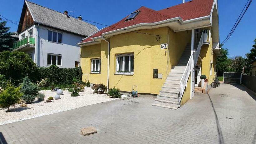 Hi Bp Garden City Batsanyi Apartment 3 Rooms, Apartment Upstairs Near The City Train With Free Parki