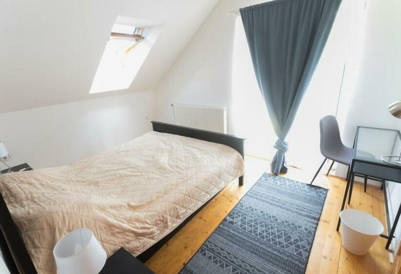 Hi Bp Garden City Batsanyi Apartment 3 Rooms, Apartment Upstairs Near The City Train With Free Parki