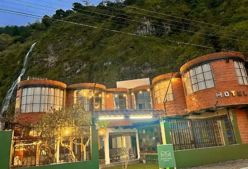 هتل Hunter S House Hostel