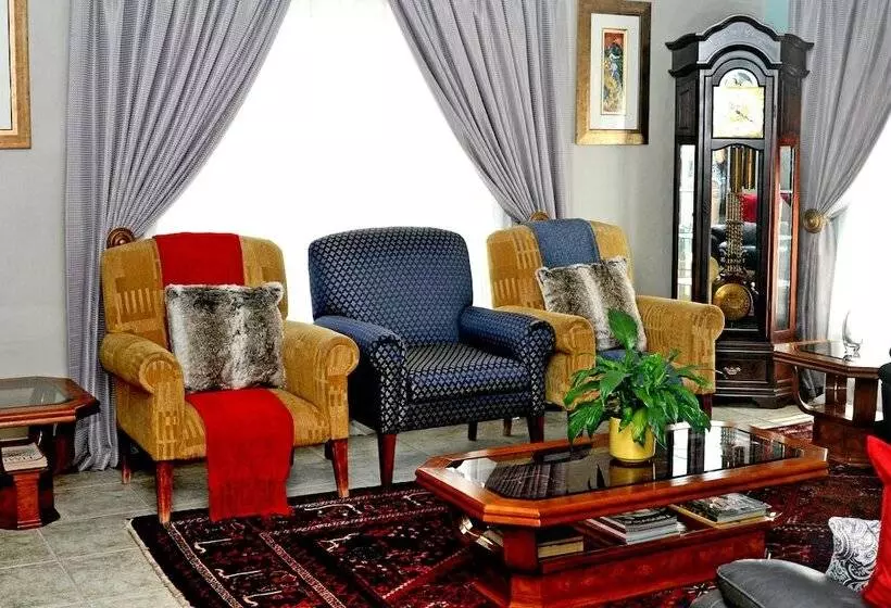تختخواب و صبحانه All Seasons Boutique