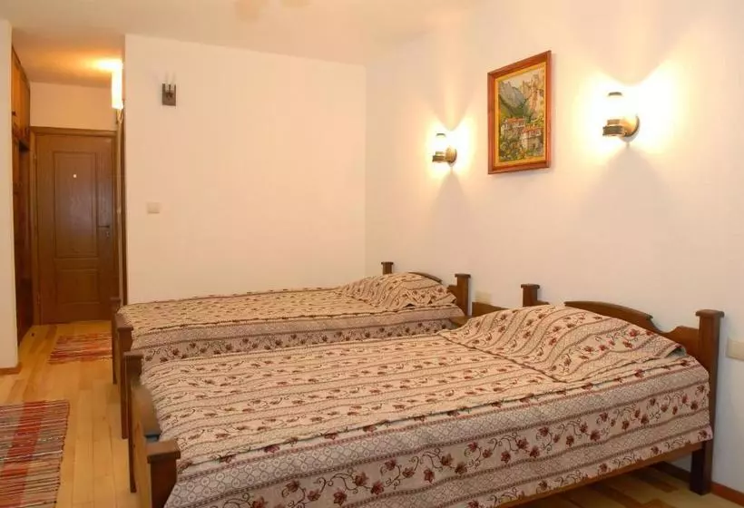 בית מלון כפרי Pirinski Han Old Adjev Han